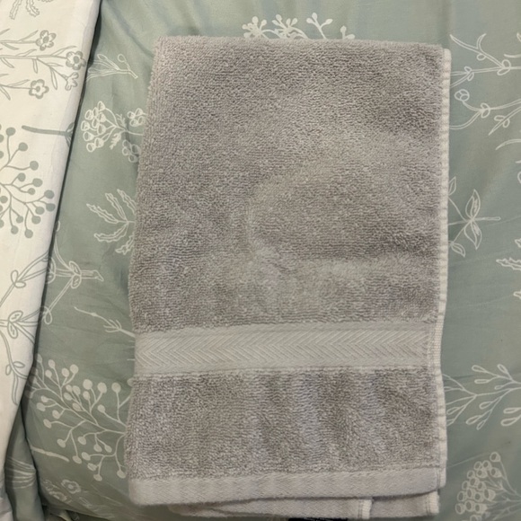 Soft Grey Bath Towel - Picture 1 of 2